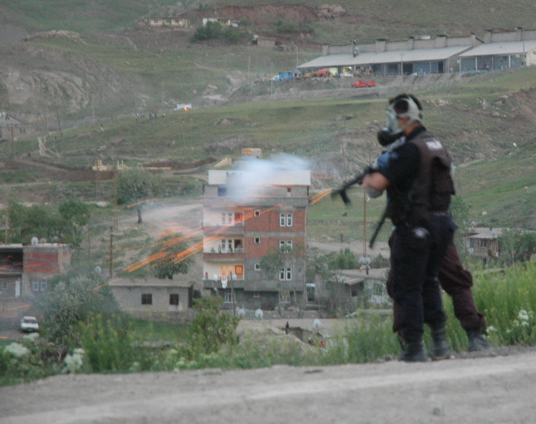HAKKARİ' DE YİNE OLAYLAR ÇIKTI
