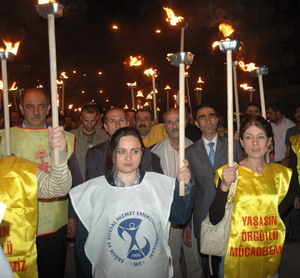 KESK'TEN MEŞALELİ PROTESTO