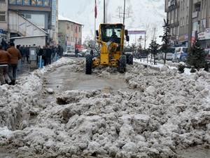 Belediye'den karla mücadele çalışması