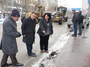 Yüksekova'da karla mücadele sürüyor