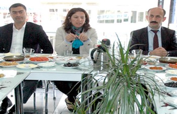 HDP Adayları gazetecilerle kahvaltıda buluştu