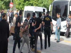 Mersin'de 30 kişi gözaltına alındı