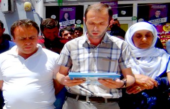 Diyarbakır olayı Çukurca da protesto edildi