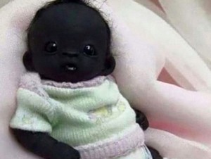 Dünyanın En Siyah Bebeği Sosyal Medyayı Sallıyor!