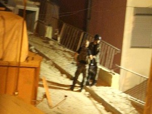 Şemdinli'de polis aracına roketli saldırı 2 yaralı