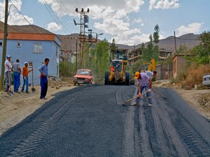 Hakkari'de yol onarın çalışmaları sürüyor