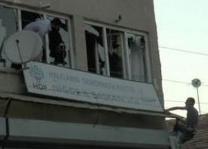 Konya ve Niğde’de HDP binalarına saldırı