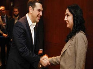 Tsipras: Mücadelenizi hayranlıkla izliyoruz’