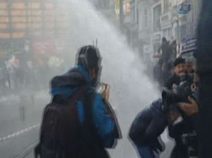 Galatasaray Meydanı'ndaki gösteriye polis müdahalesi