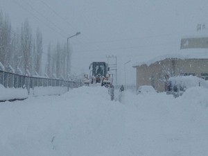 Hakkari'de 27 köy, 100 mezra yolu kapandı