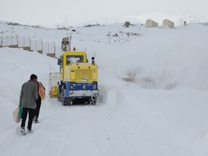 Hakkari’de 82 köy, 209 mezra yolu ulaşıma kapandı