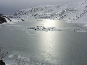 Sibirya soğukları Zernek barajı dondu