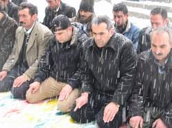 KAR ALTINDA CUMA NAMAZI