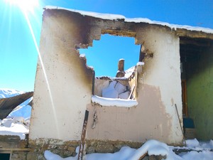 ASP evi yanan kaya ailesine yardım eli uzattı