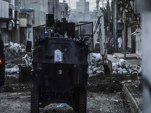 Sur'da 15 mahalle yasaklandı