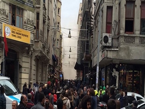 Taksim’de beş katlı bina çöktü