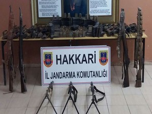 Çukurca'da PKK'ye ait silah deposu bulundu