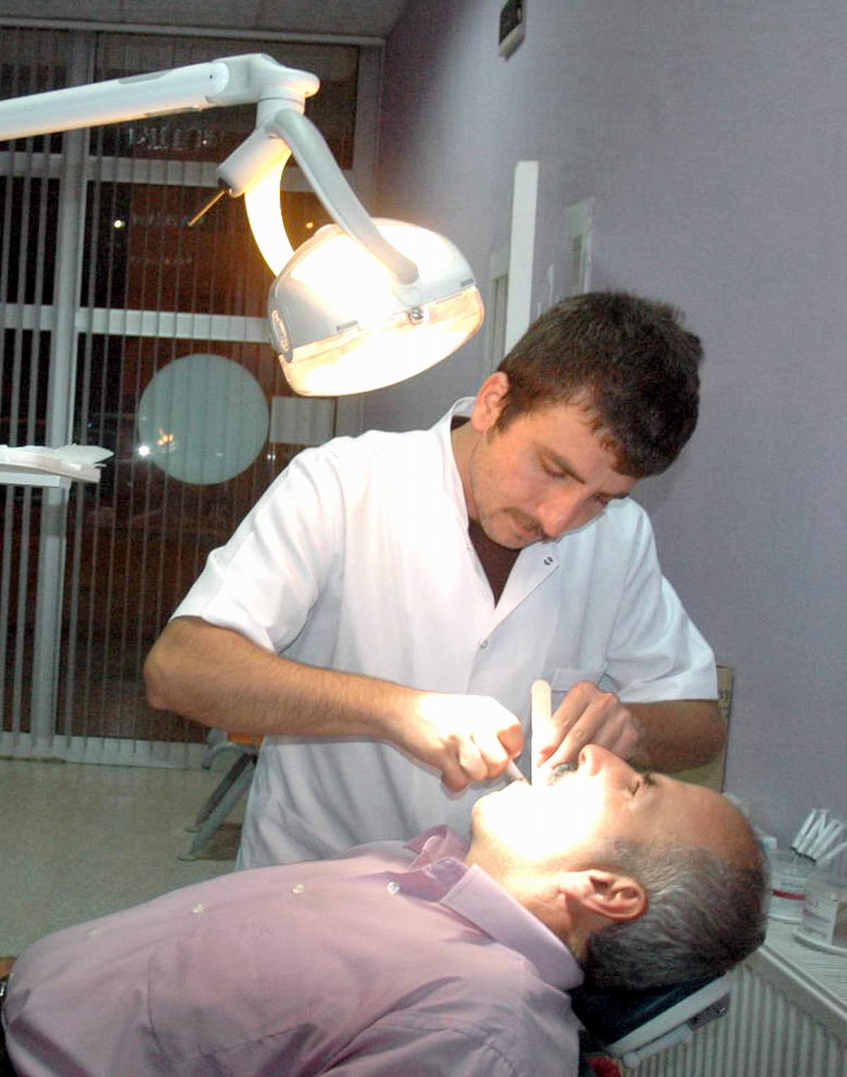 DİŞ MERKEZİ NDE GECE MESAİSİ