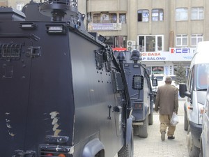 HDP binası önünde şüpheli paket alarmı