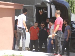 Hakkari'de 6 Rütbeli Asker Tutuklandı