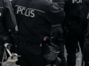 Gözaltına alınan 17 polis tutuklandı