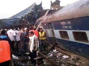 Tren raydan çıktı: 20 ölü, 150 yaralı!