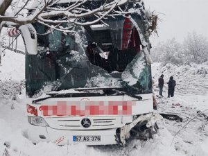 Yolcu  otobüsü devrildi: 4 ölü, 28 yaralı!