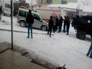 Çukurca'da iki ayrı trafik kazası meydana geldi!