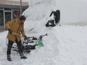 Yüksekova'da kar esareti!