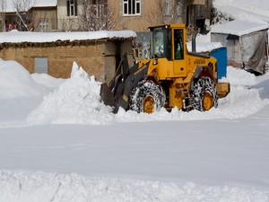 Belediye'nin karla mücadelesi sürüyor!