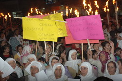 HAKKARİ DE MEŞALELİ YÜRÜYÜŞ