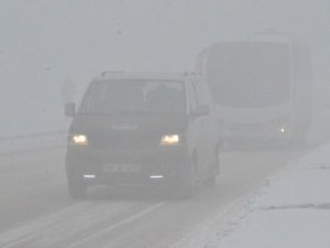 Yüksekova'da kar ve sis uçak seferlerini iptal etti!