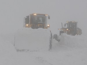 Hakkari köy ve mezralarda karla mücadele sürüyor