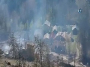 Köy yangını 45 ev yandı!