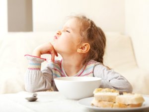 Çocukların yemek yemesi için 7 yöntem!