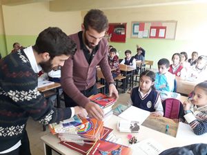 Hakkari CHP’den eğitime destek!