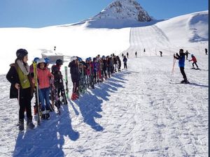 Hakkari'de 8500 öğrenciye kayak eğitimi