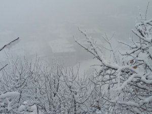 Hakkari’de kar yağışı ve sis etkili olmaya başladı