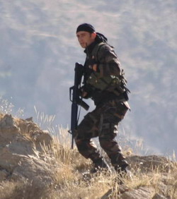 POLİSİ ŞEHİT EDENLER ARANIYOR
