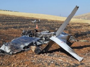 Eğitim uçağı düştü! Pilot hayatını kaybetti