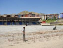 Hakkari'de 5 futbol sahası yapılıyor