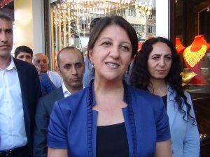 HDP Eş Genel Başkanı Buldan esnafları ziyaret etti