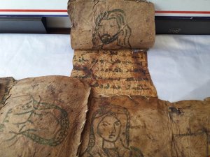 Çukurca'da 7 parça tarihi İncil ele geçirildi
