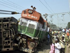 Tren kazası: 5 ölü, 30 yaralı