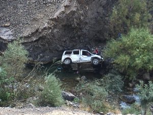 Hakkari’de trafik kazası 2 ölü, 4 yaralı