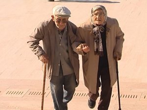 Anıtkabir'i ziyaret eden yaşlı çift duygulandırdı