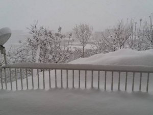53 yerleşim yerinde karla mücadele sürüyor