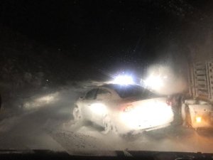 Van'da Kar Yolu Ulaşıma Kapattı
