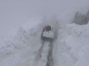 Yüksekova'da kar kalınlığı 6 metreyi geçti
