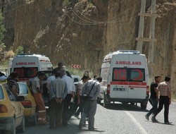 Hakkari'liler kaza yaptı 3 ölü 4 yaralı